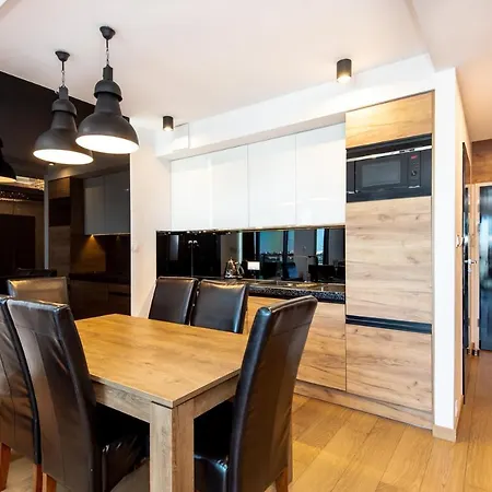 Super-apartamenty International Fair